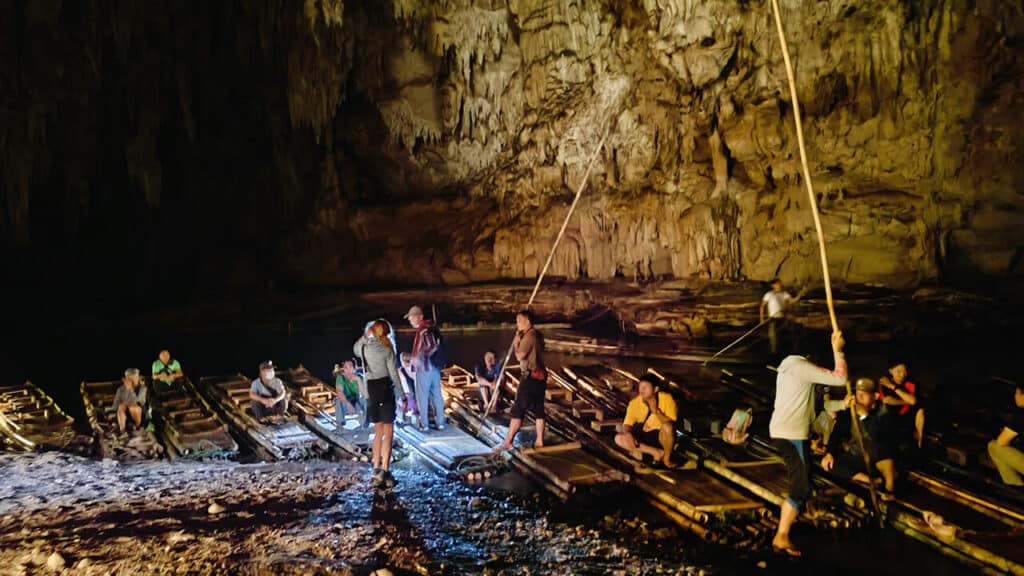Rafts in nam load cave, Pai