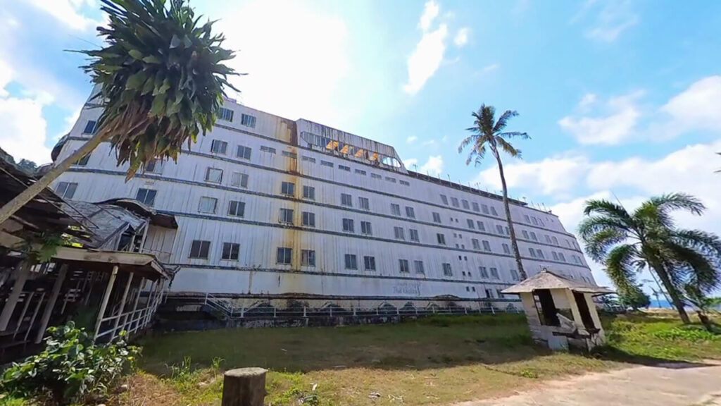 abandoned cruise ship in koh chang