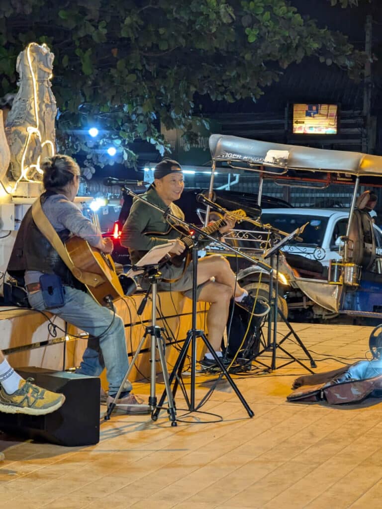 Musicians at Mae Kha Canal
