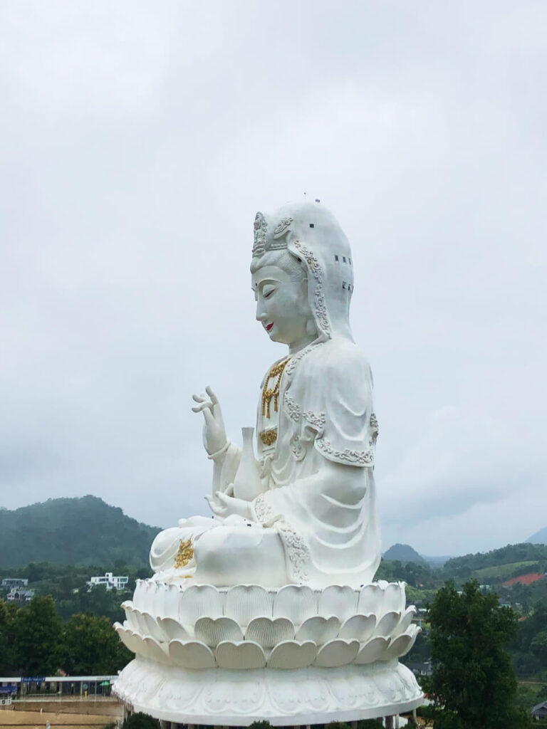 White Buddha in Chiang Rai