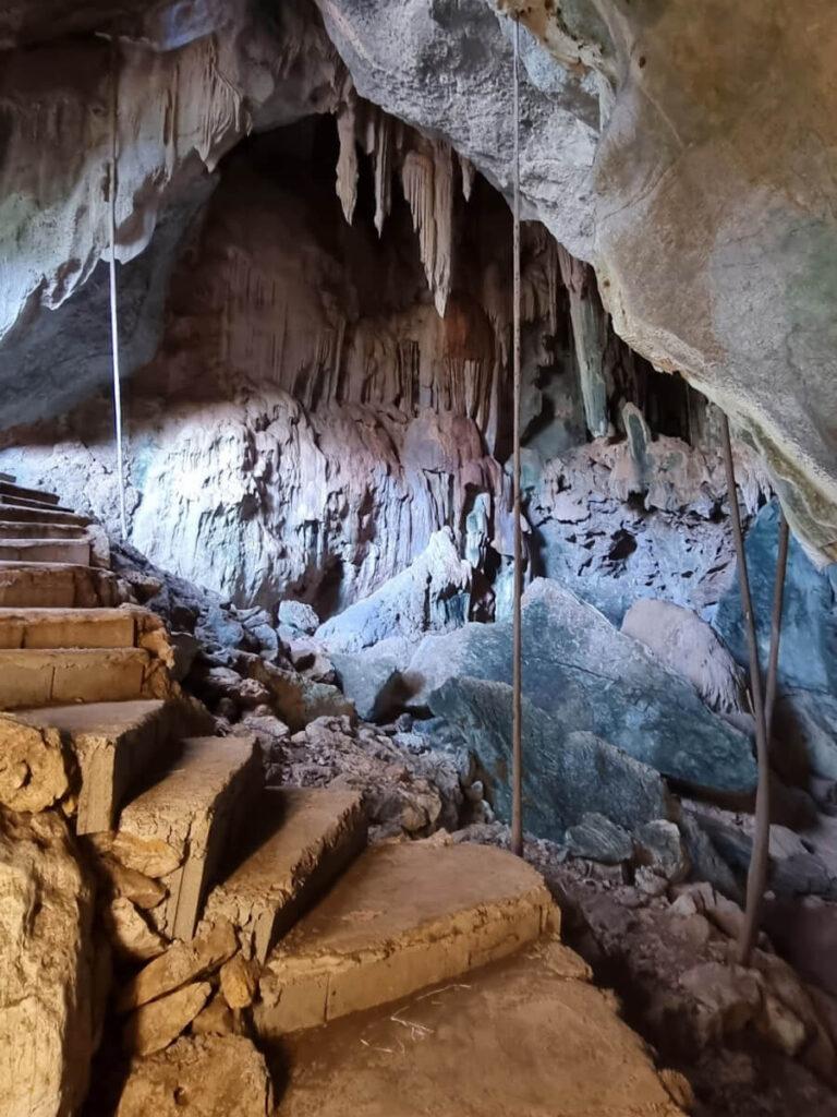 Samnaksong Tham Laplae Cave