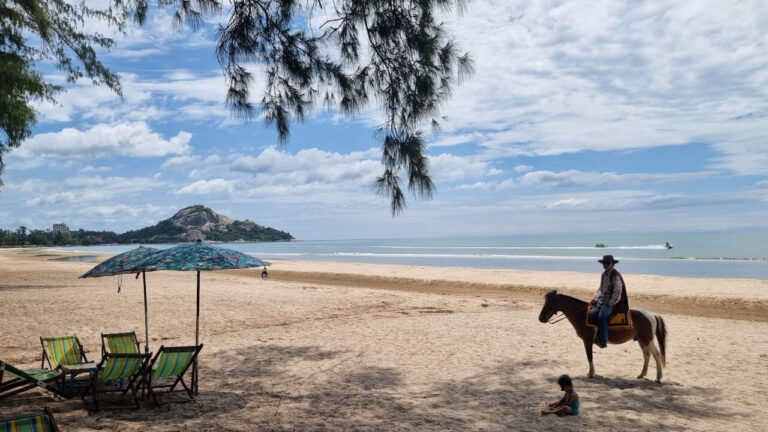 best-beaches-in-hua-hin-for-swimming-and-relaxing