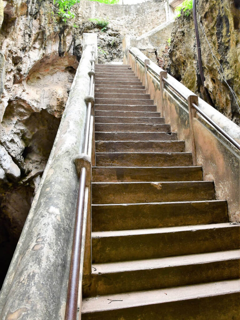 Tham Khao Luang Cave Temple