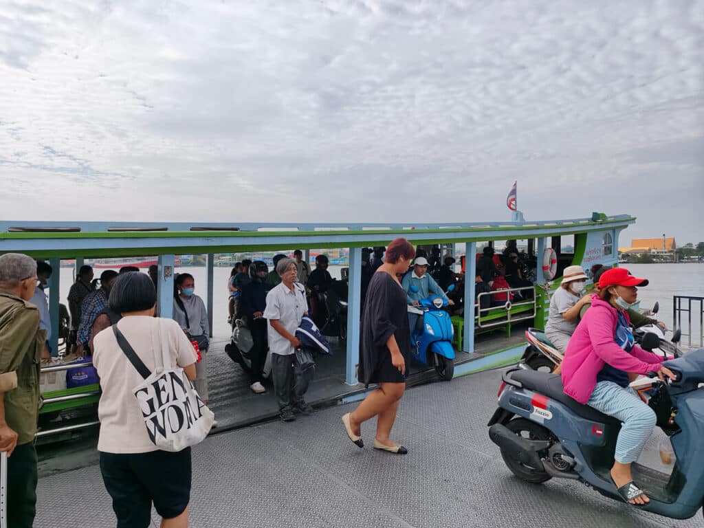 Ferry from Maha Chai to Ban Laem