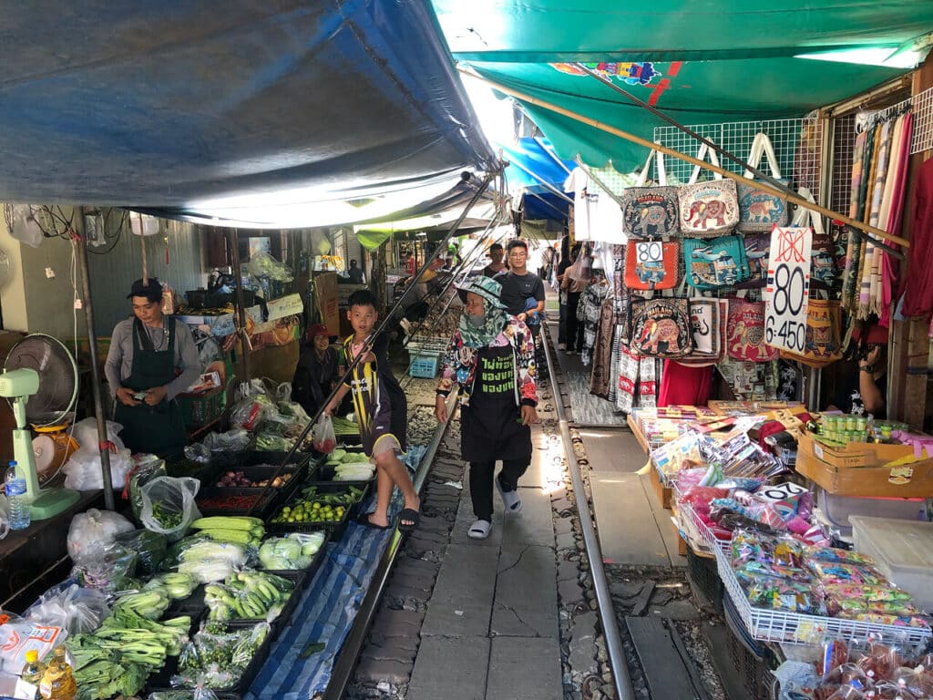 Talad Rom Hub (Railway Market)