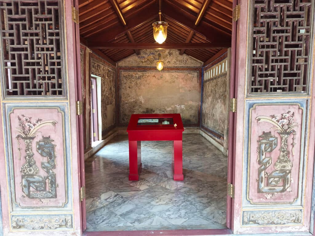 Nukit Ratchaborihan Shrine
