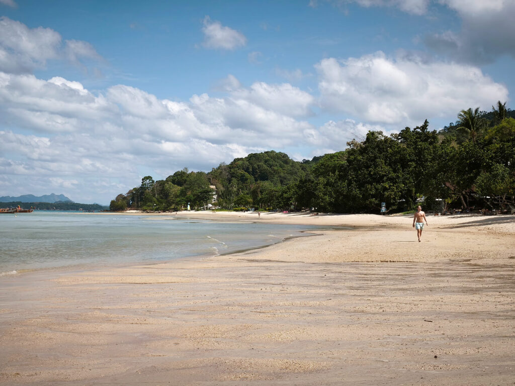 Tub Kaek Beach at low tide