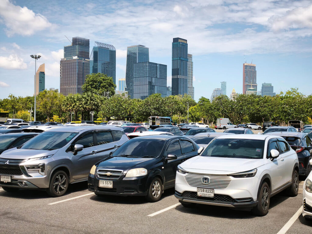 Car parking in Benchakitti Park