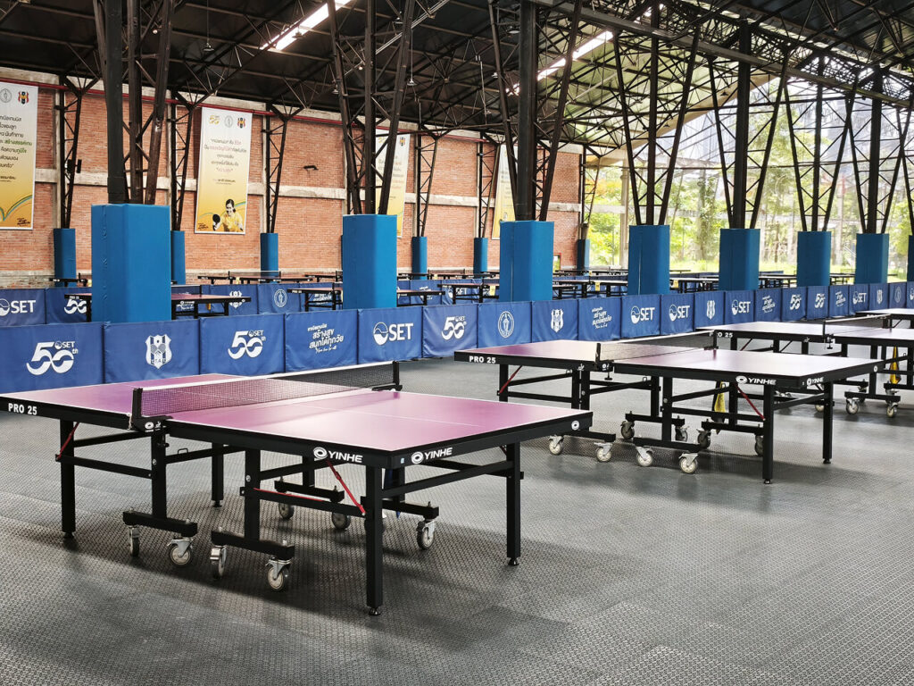 Table tennis in Benchakitti Park