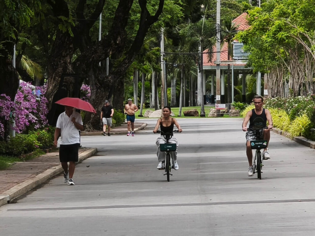 People cycling in Lumphini park