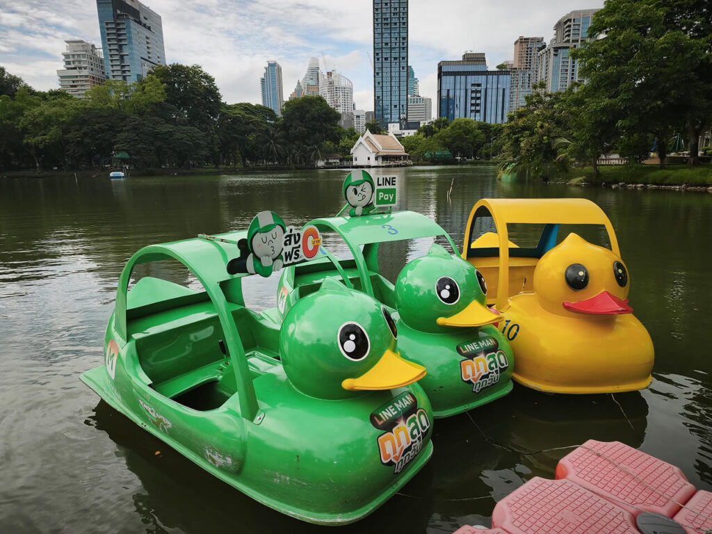 Free pedal boats for rent in Lumphini Park